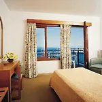 Capri 3*