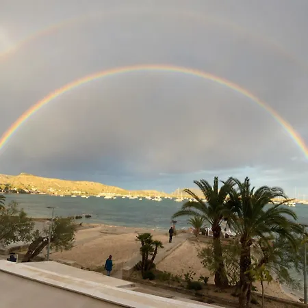 Capri فندق